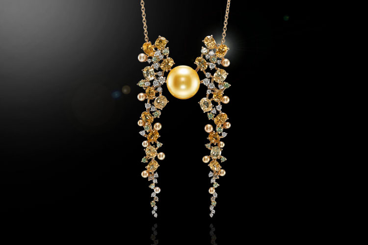 K18 Golden South Sea Cultured Pearl Pendant Necklace