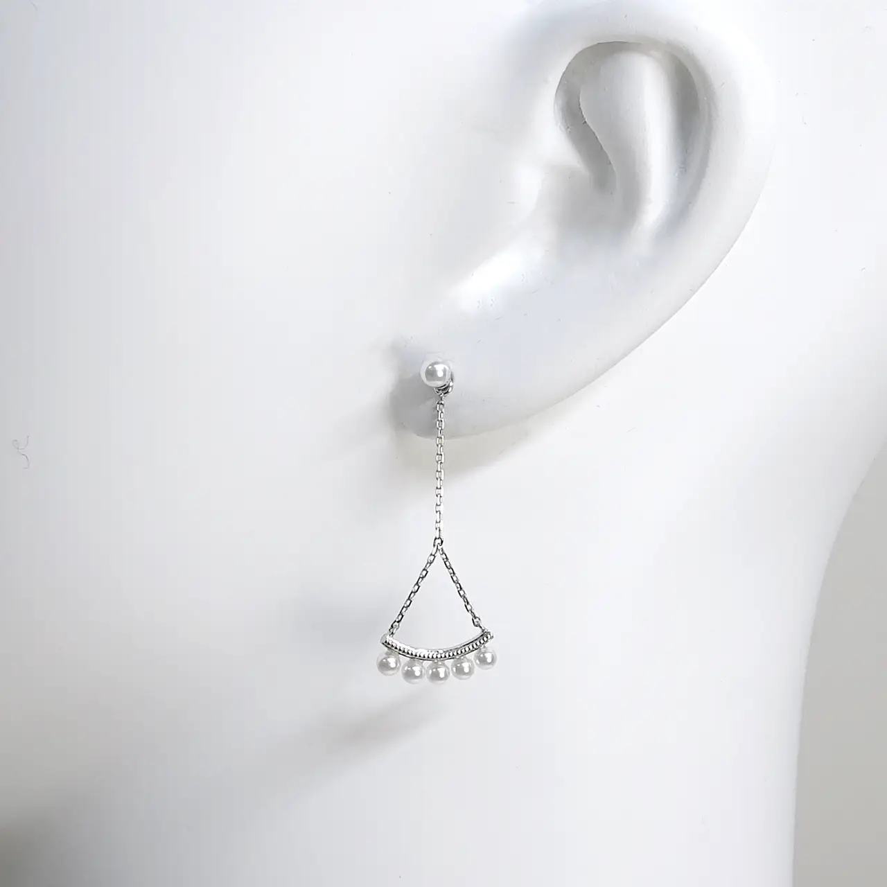 月雫（つきしずく）　Pt950 アコヤ無調色ベビーパール ピアス