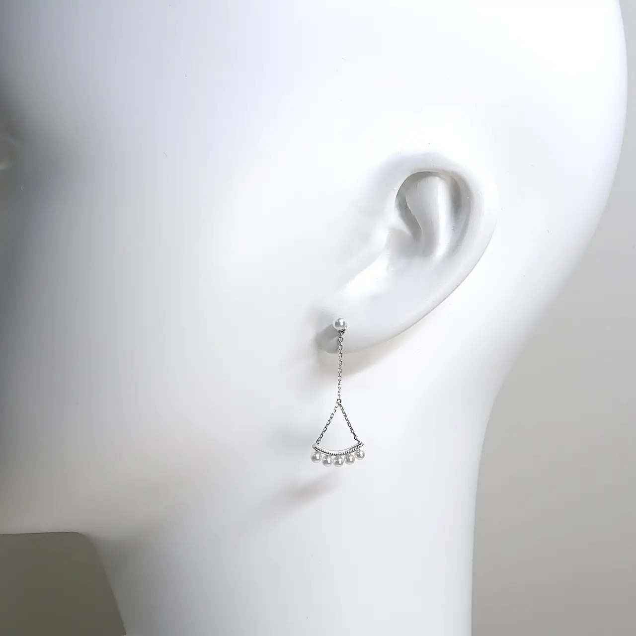 月雫（つきしずく）　Pt950 アコヤ無調色ベビーパール ピアス