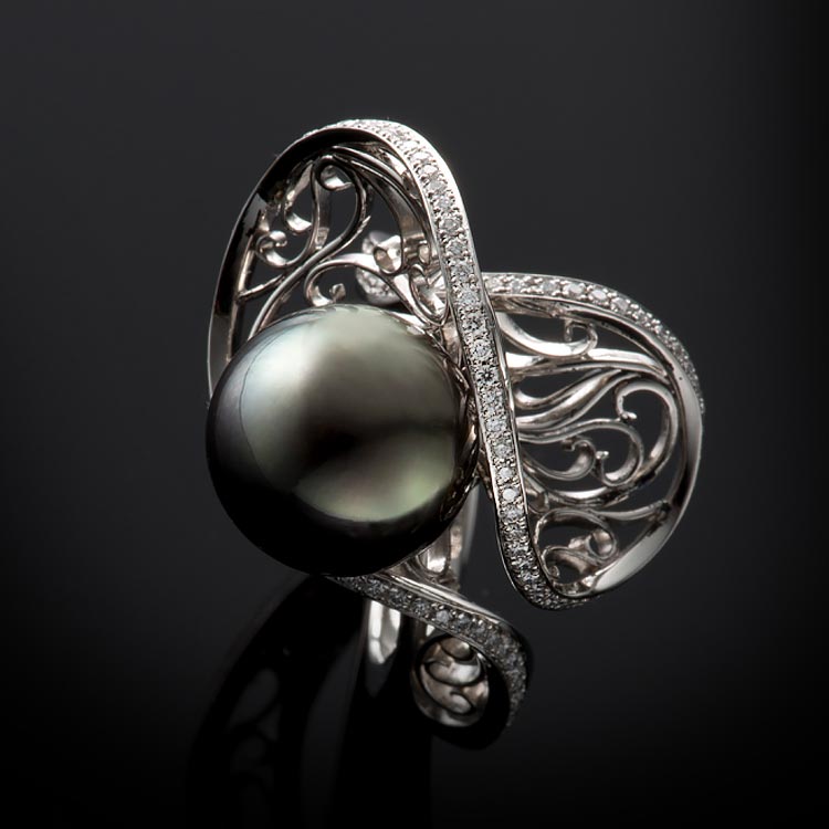 Pt950 Black South Sea Cultured Pearl Diamond Ring