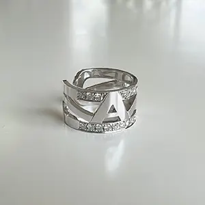 アルファベットのメンズイヤーカフ