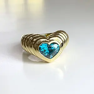 18金とブルーが響き合う ― ハートカット・ブルージルコンのオーダーリング