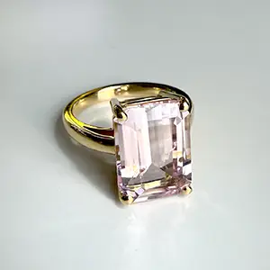 春の光を宿す ― モルガナイトのオーダーリング