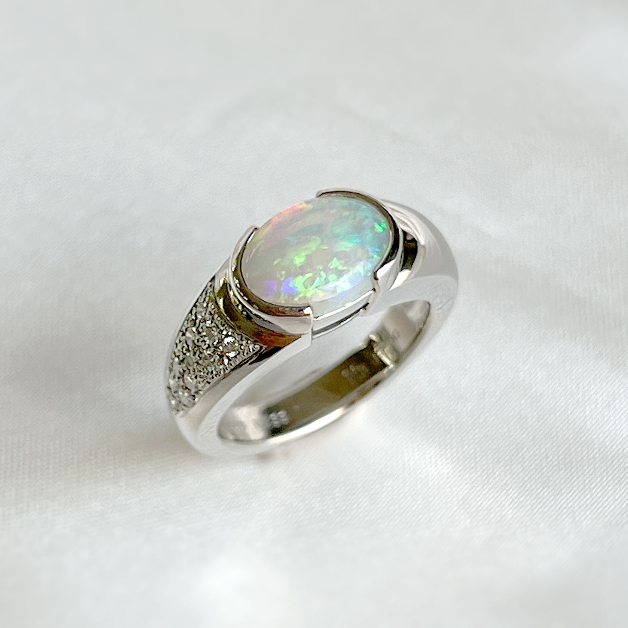 202404080opearlring1.jpg