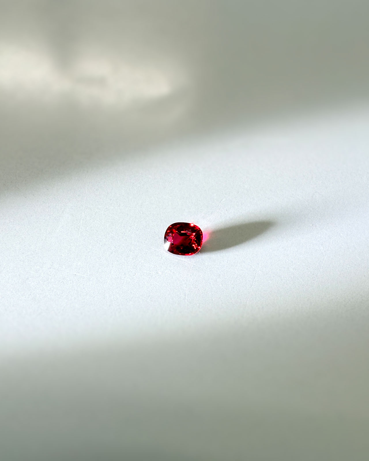 レッドスピネル──新たな8月の誕生石 | アトリエ・エヌツー