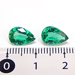 エメラルドペア （ペアシェイプカット）2.94ct