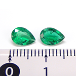 エメラルドペア （ペアシェイプカット）1.10ct