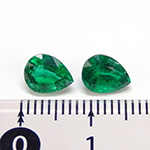 エメラルドペア （ペアシェイプカット）1.95ct