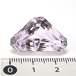 クンツァイト　31.796ct