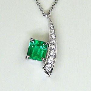 Pt900 エメラルド ダイヤモンド ペンダントネックレス