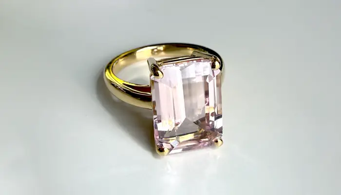 春の光を宿す ― モルガナイトのオーダーリング