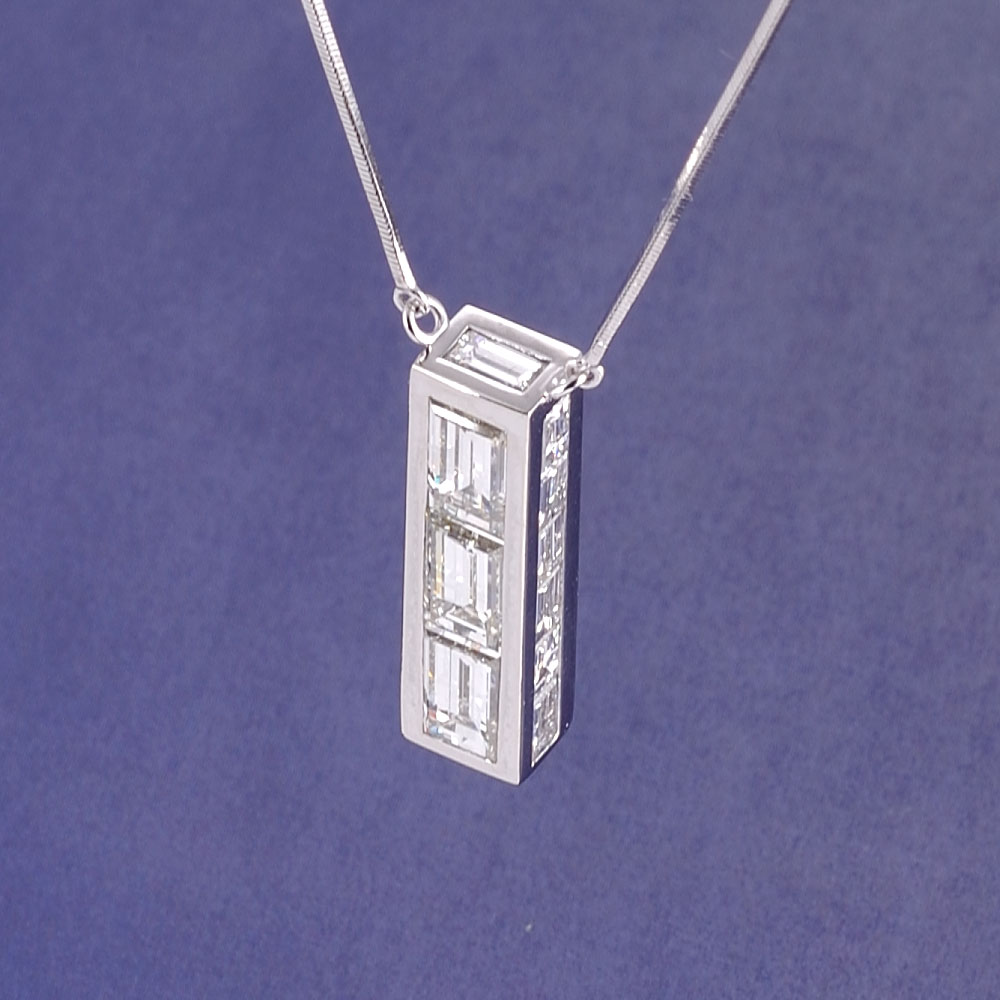 Pt900 Diamond Pendant Necklace