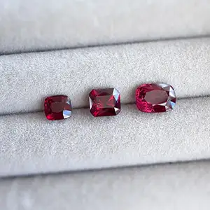 レッドスピネル